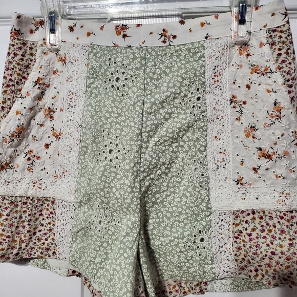 American Eagle Outfitters Floral Lace Patchwork  Shorts - Picture 2 of 10